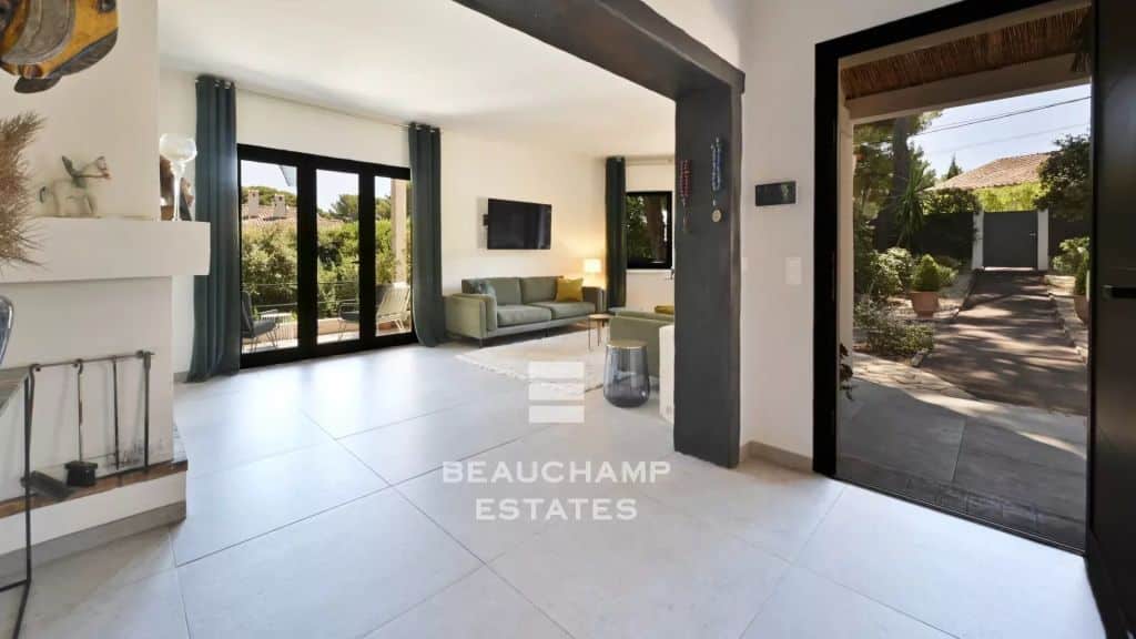 Neo-Provençal 5-Bedroom Villa with Swimming Pool – Golfe-Juan