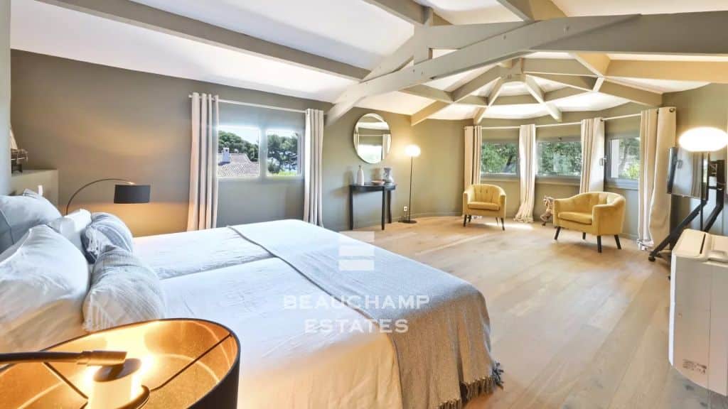 Neo-Provençal 5-Bedroom Villa with Swimming Pool – Golfe-Juan