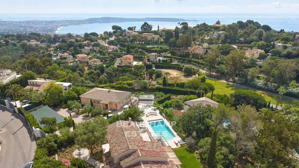 Neo-Provençal 6-Bedroom Villa with Swimming Pool and Sea View – Super Cannes