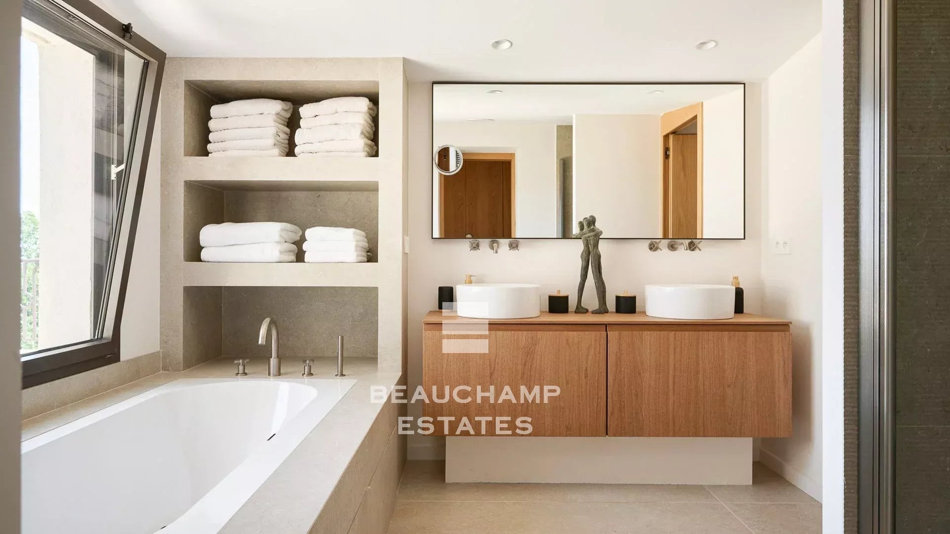 Neo-Provençal 6-Bedroom Villa with Swimming Pool and Sea View – Super Cannes Neo-Provençal 6-Bedroom Villa with Swimming Pool and Sea View – Super Cannes