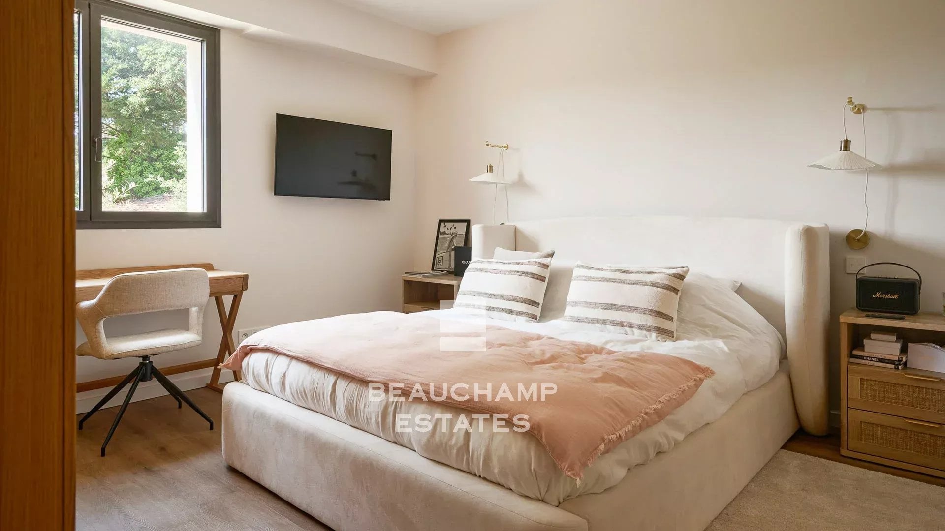 Neo-Provençal 6-Bedroom Villa with Swimming Pool and Sea View – Super Cannes Neo-Provençal 6-Bedroom Villa with Swimming Pool and Sea View – Super Cannes