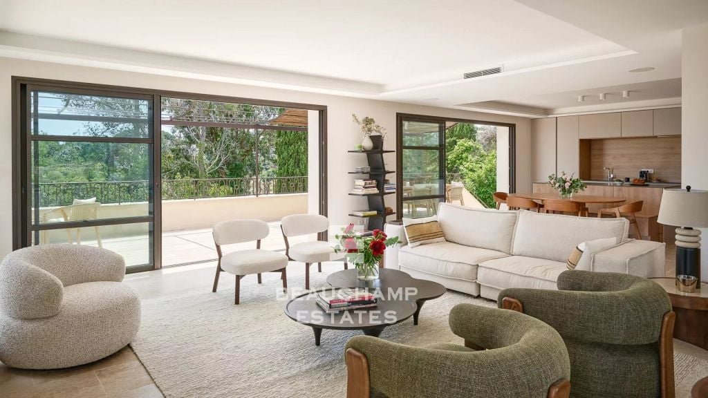 Neo-Provençal 6-Bedroom Villa with Swimming Pool and Sea View – Super Cannes