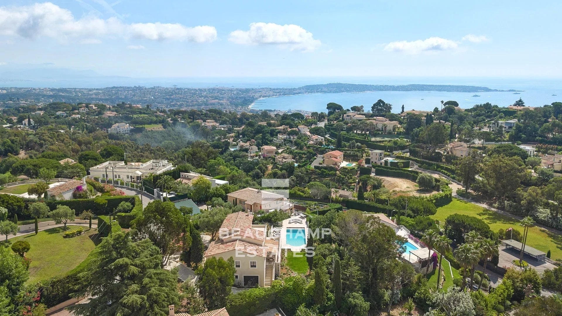 Neo-Provençal 6-Bedroom Villa with Swimming Pool and Sea View – Super Cannes Neo-Provençal 6-Bedroom Villa with Swimming Pool and Sea View – Super Cannes