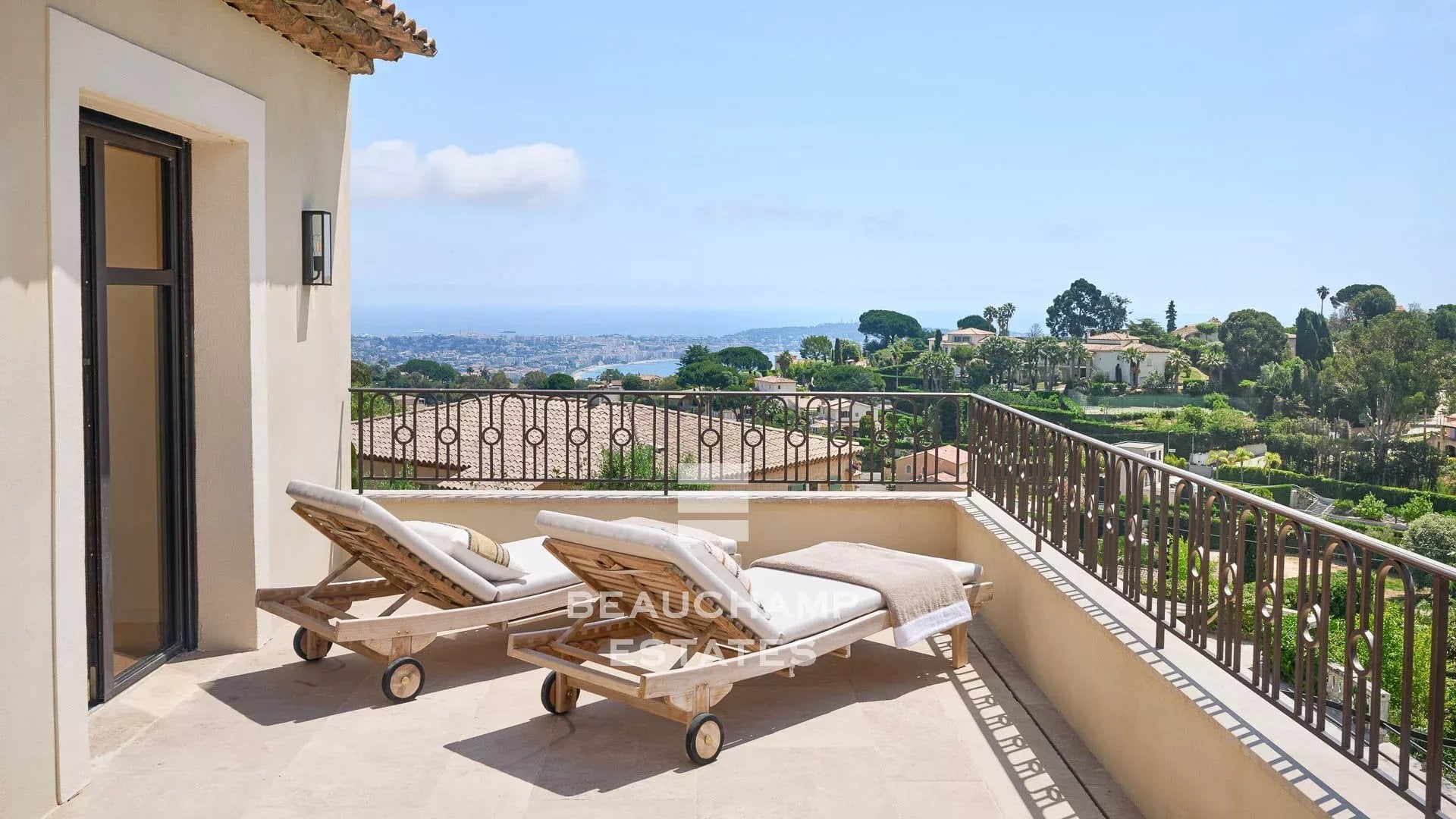Neo-Provençal 6-Bedroom Villa with Swimming Pool and Sea View – Super Cannes Neo-Provençal 6-Bedroom Villa with Swimming Pool and Sea View – Super Cannes