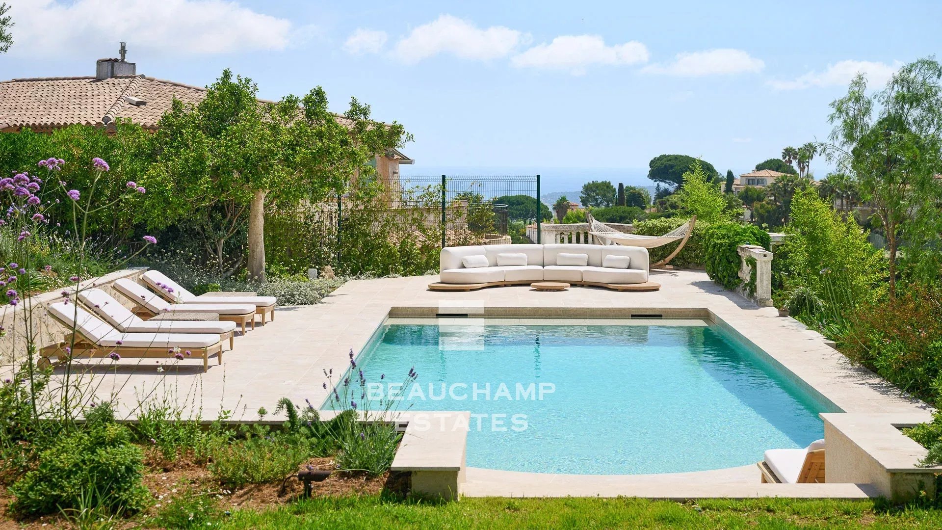 Neo-Provençal 6-Bedroom Villa with Swimming Pool and Sea View – Super Cannes Neo-Provençal 6-Bedroom Villa with Swimming Pool and Sea View – Super Cannes