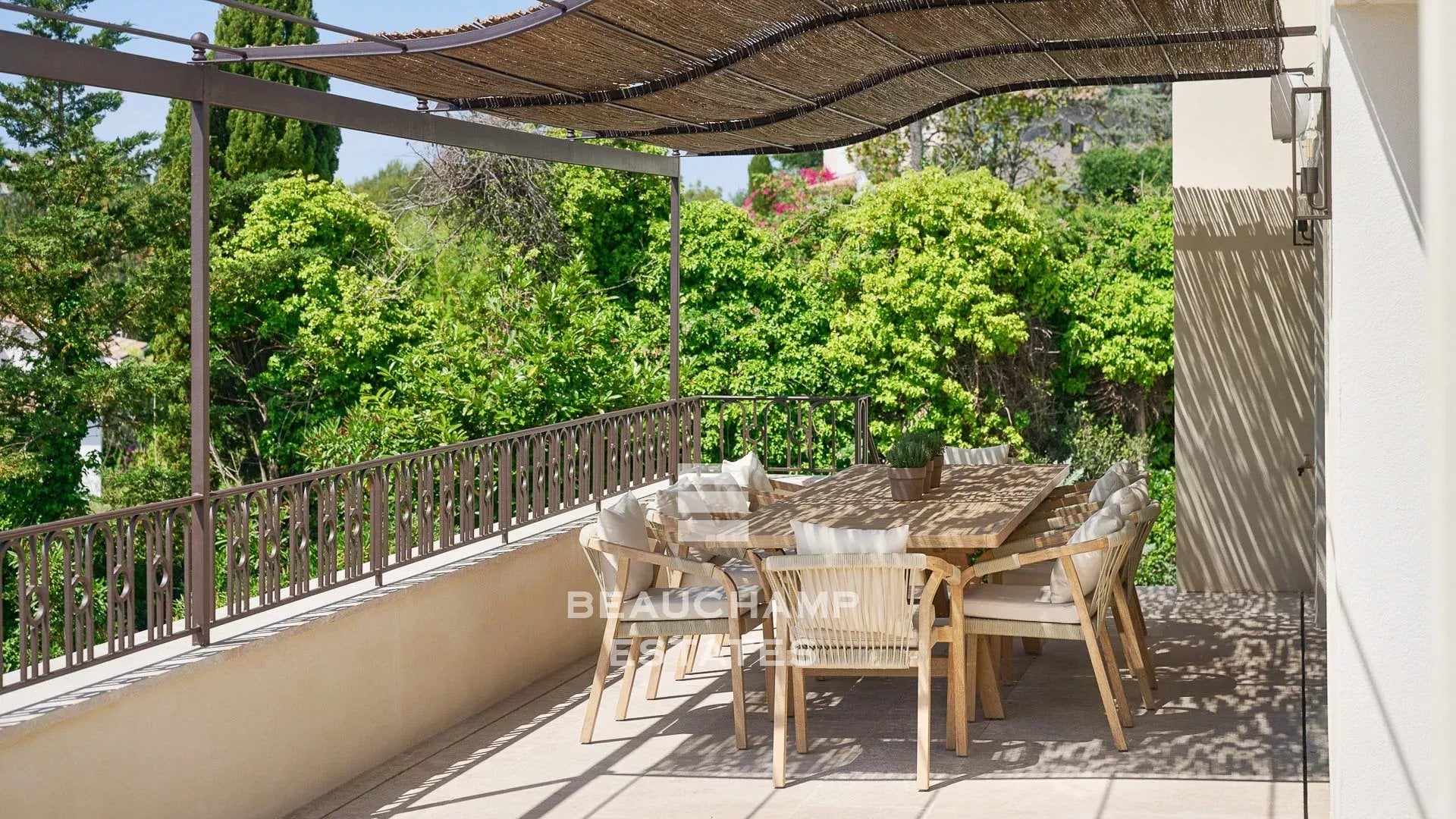Neo-Provençal 6-Bedroom Villa with Swimming Pool and Sea View – Super Cannes Neo-Provençal 6-Bedroom Villa with Swimming Pool and Sea View – Super Cannes