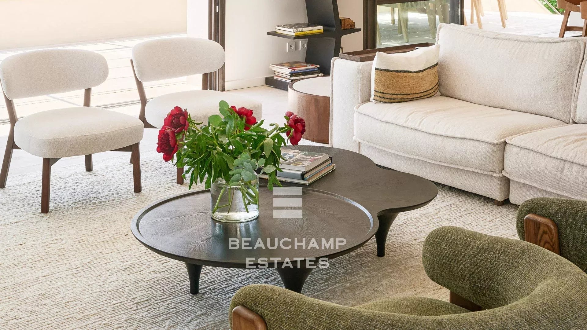 Neo-Provençal 6-Bedroom Villa with Swimming Pool and Sea View – Super Cannes Neo-Provençal 6-Bedroom Villa with Swimming Pool and Sea View – Super Cannes