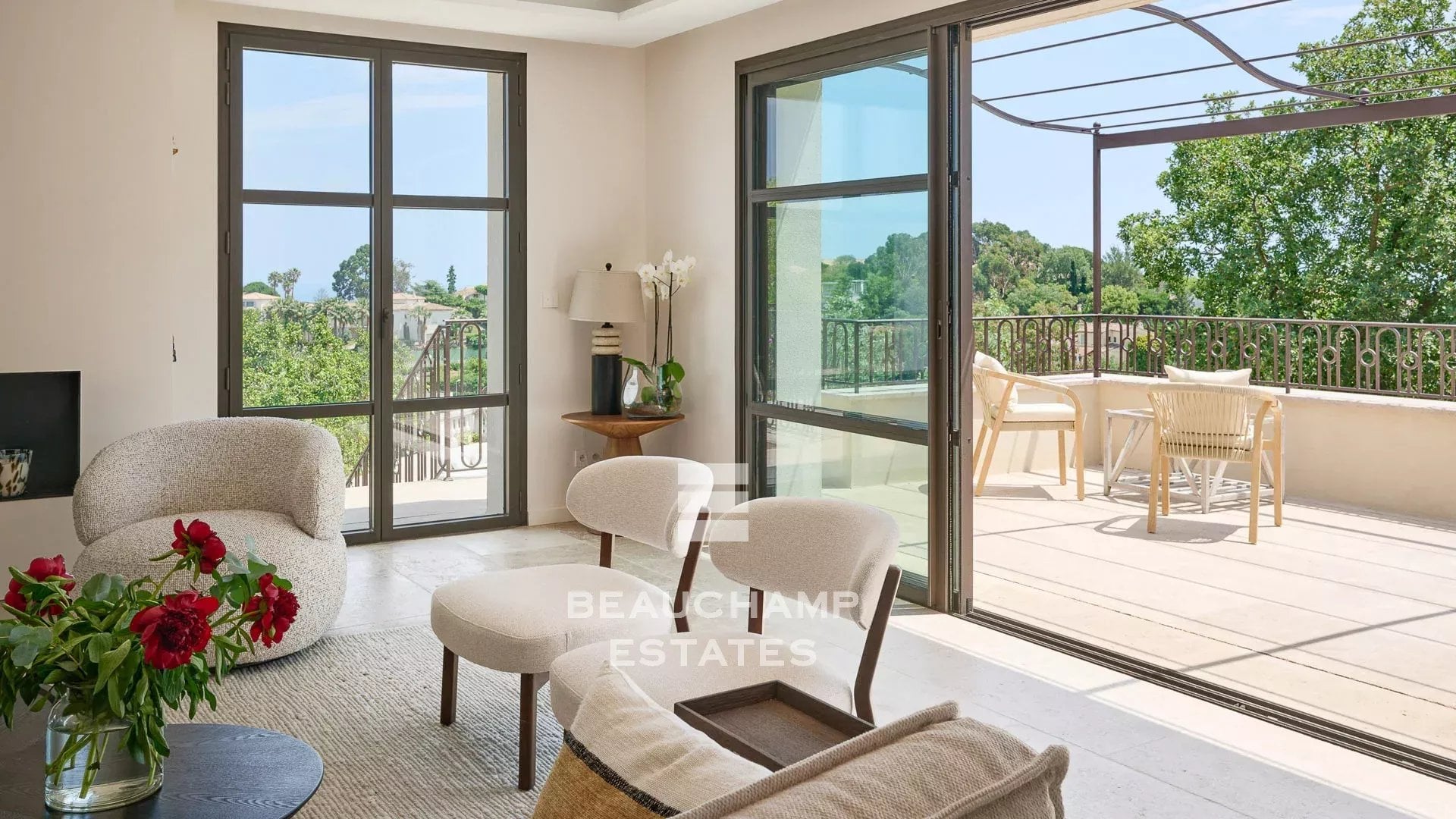 Neo-Provençal 6-Bedroom Villa with Swimming Pool and Sea View – Super Cannes Neo-Provençal 6-Bedroom Villa with Swimming Pool and Sea View – Super Cannes