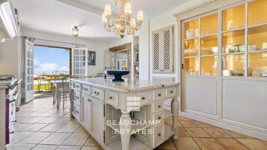Provençal 5-Bedroom Villa with Panoramic Sea Views – Mougins