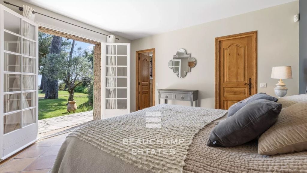 Provençal 5-Bedroom Villa with Panoramic Sea Views – Mougins