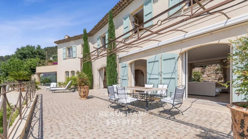 Provençal Villa with Panoramic Sea View – Spéracèdes