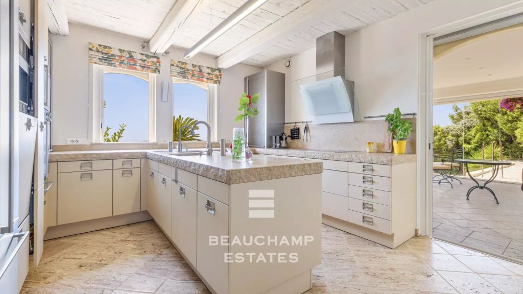 Provençal Villa with Panoramic Sea View – Spéracèdes
