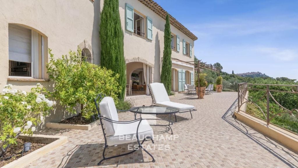 Provençal Villa with Panoramic Sea View – Spéracèdes