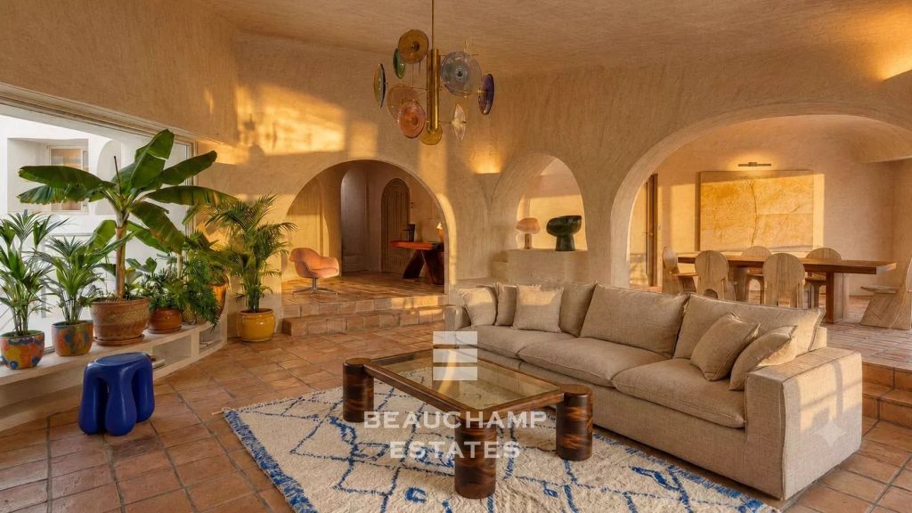 Remarkable exceptional property set in one hectare of lush greenery.