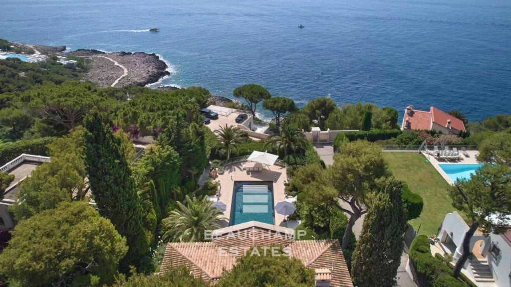 Saint-Jean-Cap-Ferrat – 4-Bedroom Villa with Sea View, Pool and Garden