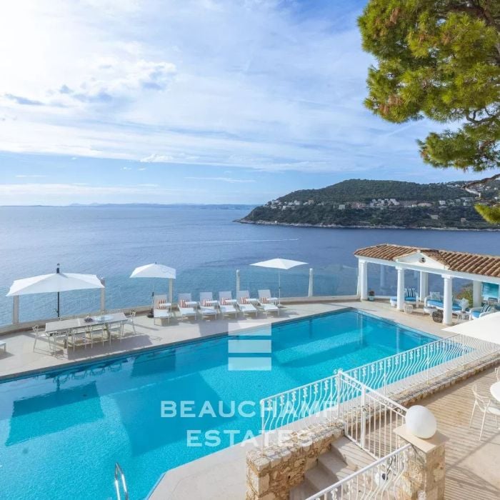 Saint-Jean-Cap-Ferrat – Villa Provençale avec Vue Mer Panoramique et Piscine Chauffée