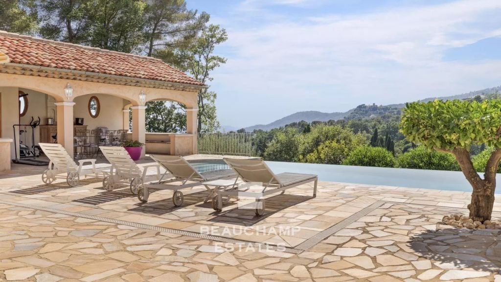 Single-storey 4-bedroom villa with panoramic views – Cabris