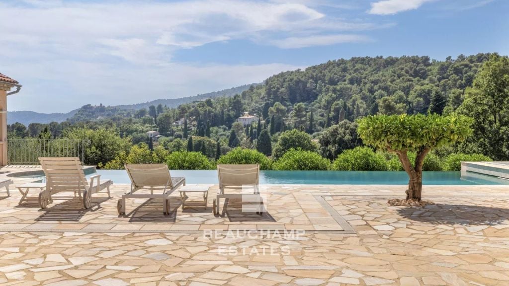 Single-storey 4-bedroom villa with panoramic views – Cabris
