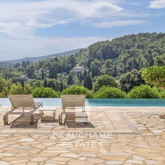 Single-storey 4-bedroom villa with panoramic views – Cabris