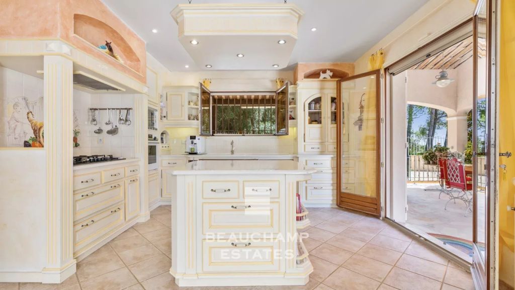 Single-storey 4-bedroom villa with panoramic views – Cabris