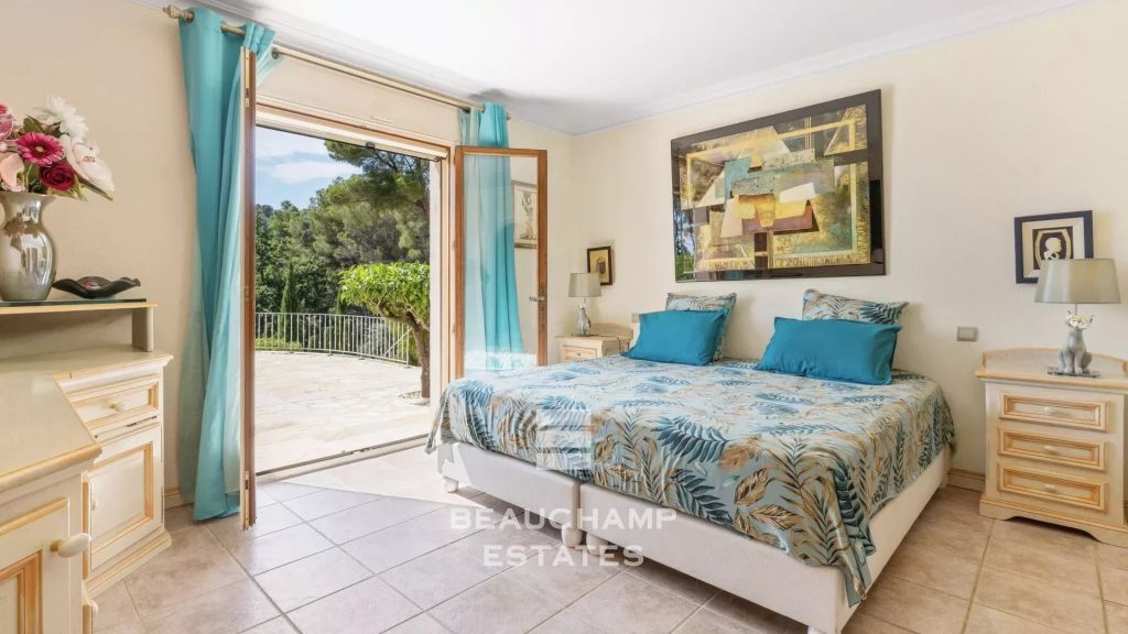 Single-storey 4-bedroom villa with panoramic views – Cabris