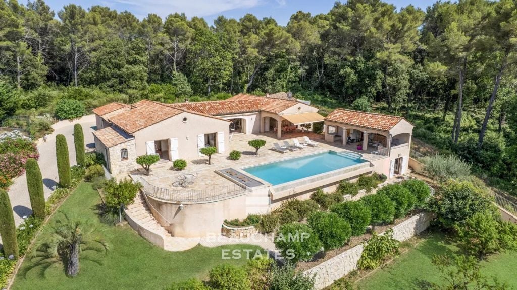 Single-storey 4-bedroom villa with panoramic views – Cabris