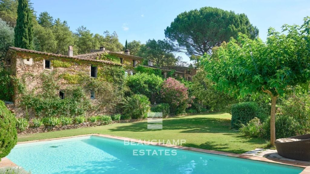 Stone Property with 9 Bedrooms, Swimming Pool and Panoramic Views – La Garde-Freinet