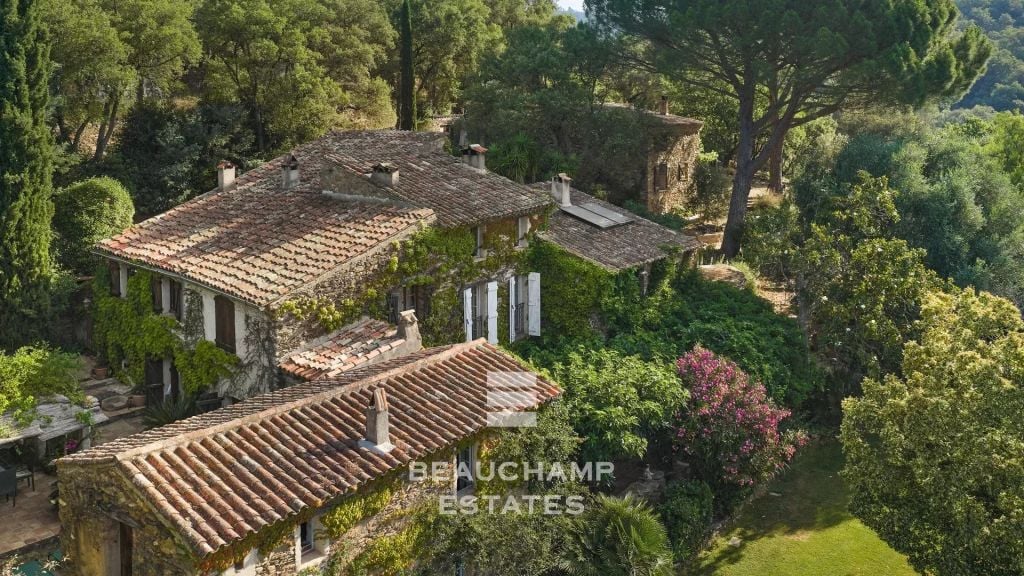 Stone Property with 9 Bedrooms, Swimming Pool and Panoramic Views – La Garde-Freinet