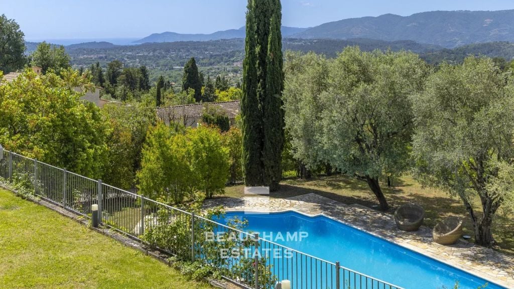 Stone Provençal property with 5 bedrooms and sea view – Grasse
