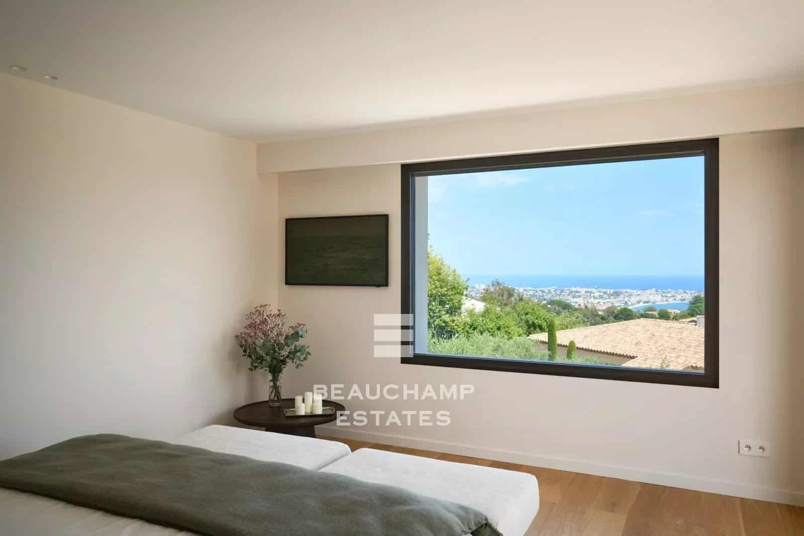 Super Cannes – Villa familiale néo-provençale entièrement rénovée avec vue mer Super Cannes – Fully Renovated Neo-Provençal Family Villa with Sea Views