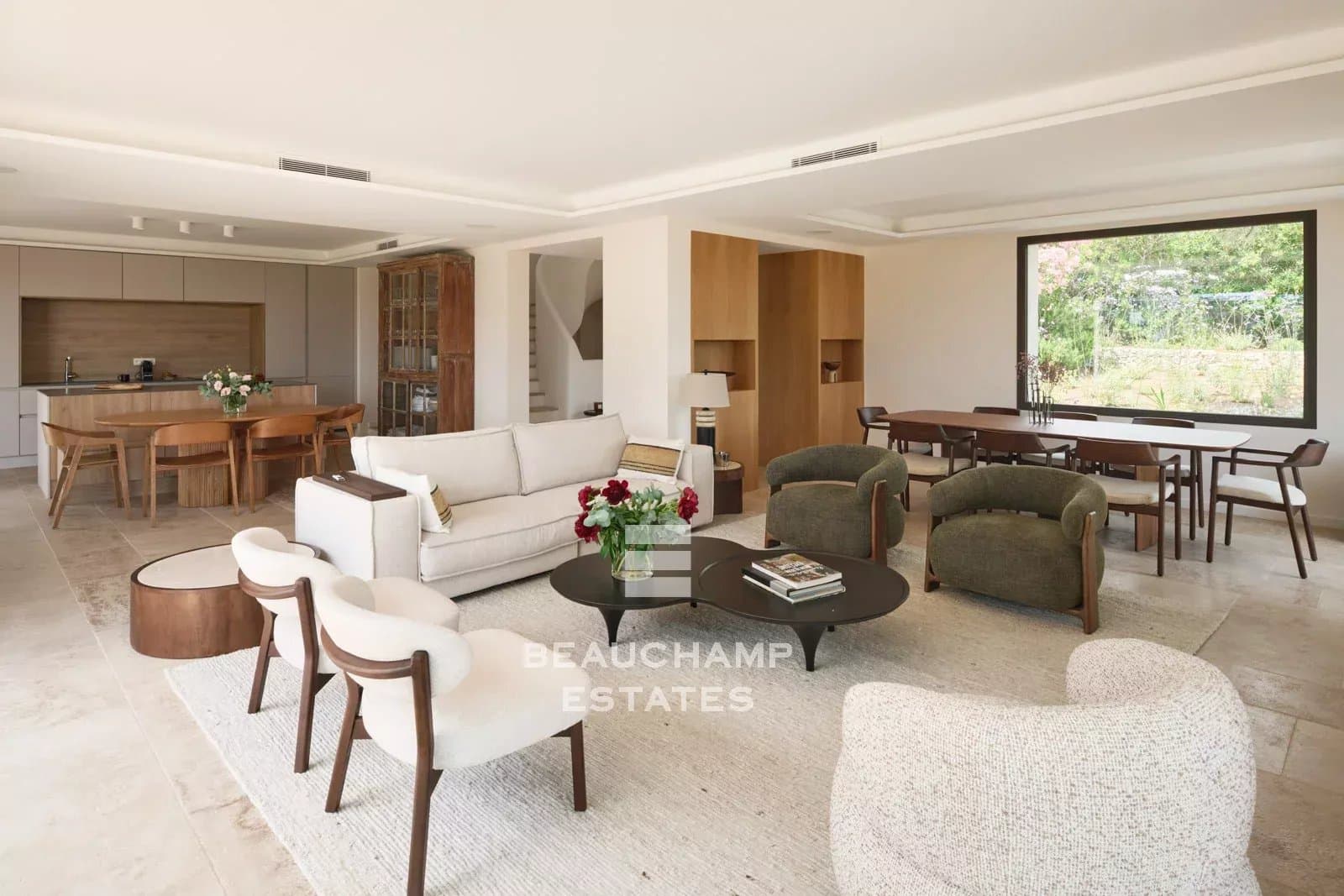 Super Cannes – Villa familiale néo-provençale entièrement rénovée avec vue mer Super Cannes – Fully Renovated Neo-Provençal Family Villa with Sea Views