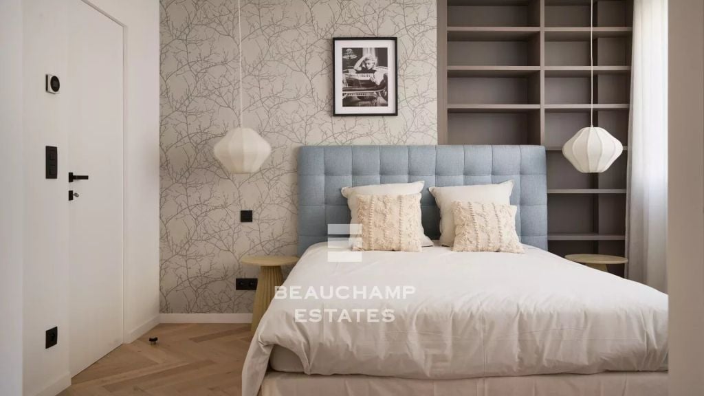 2 bedrooms Apartment with South-Facing Terrace Cannes Croisette