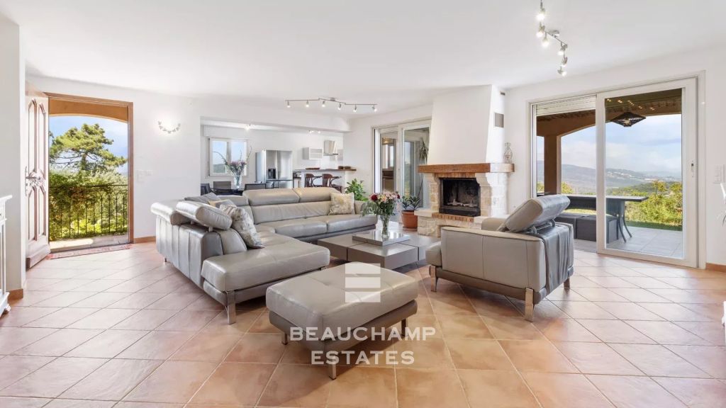 3-Bedroom Provençal Villa with Panoramic Sea Views – Fréjus