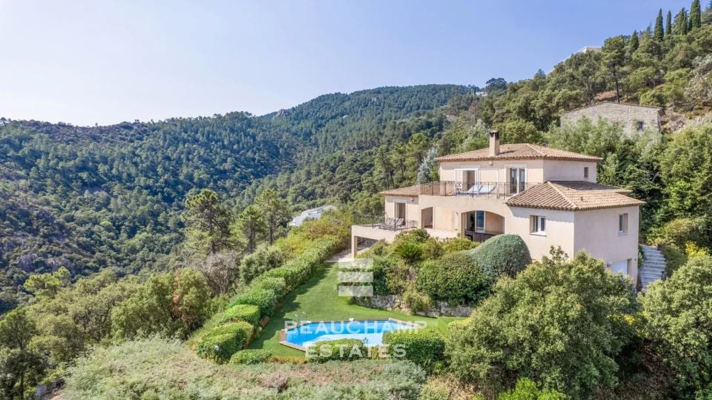 3-Bedroom Provençal Villa with Panoramic Sea Views – Fréjus