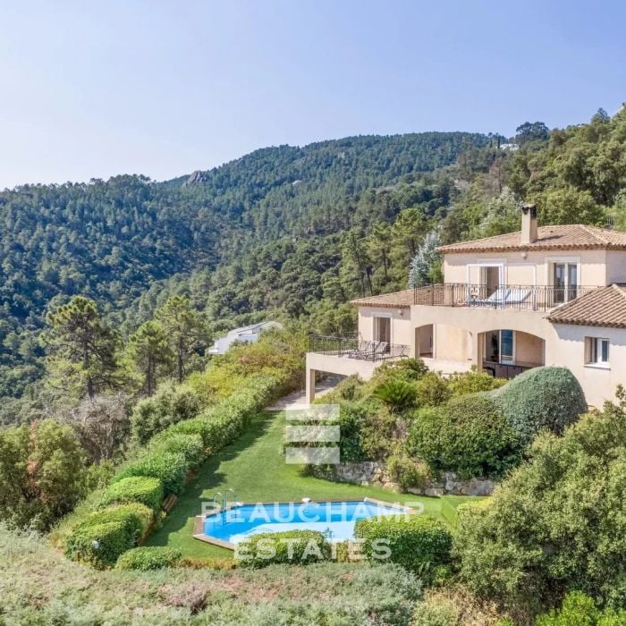 3-Bedroom Provençal Villa with Panoramic Sea Views – Fréjus
