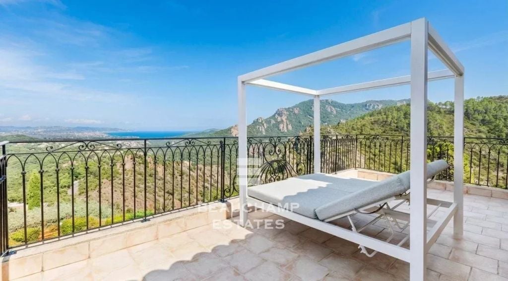 3-Bedroom Provençal Villa with Panoramic Sea Views – Fréjus