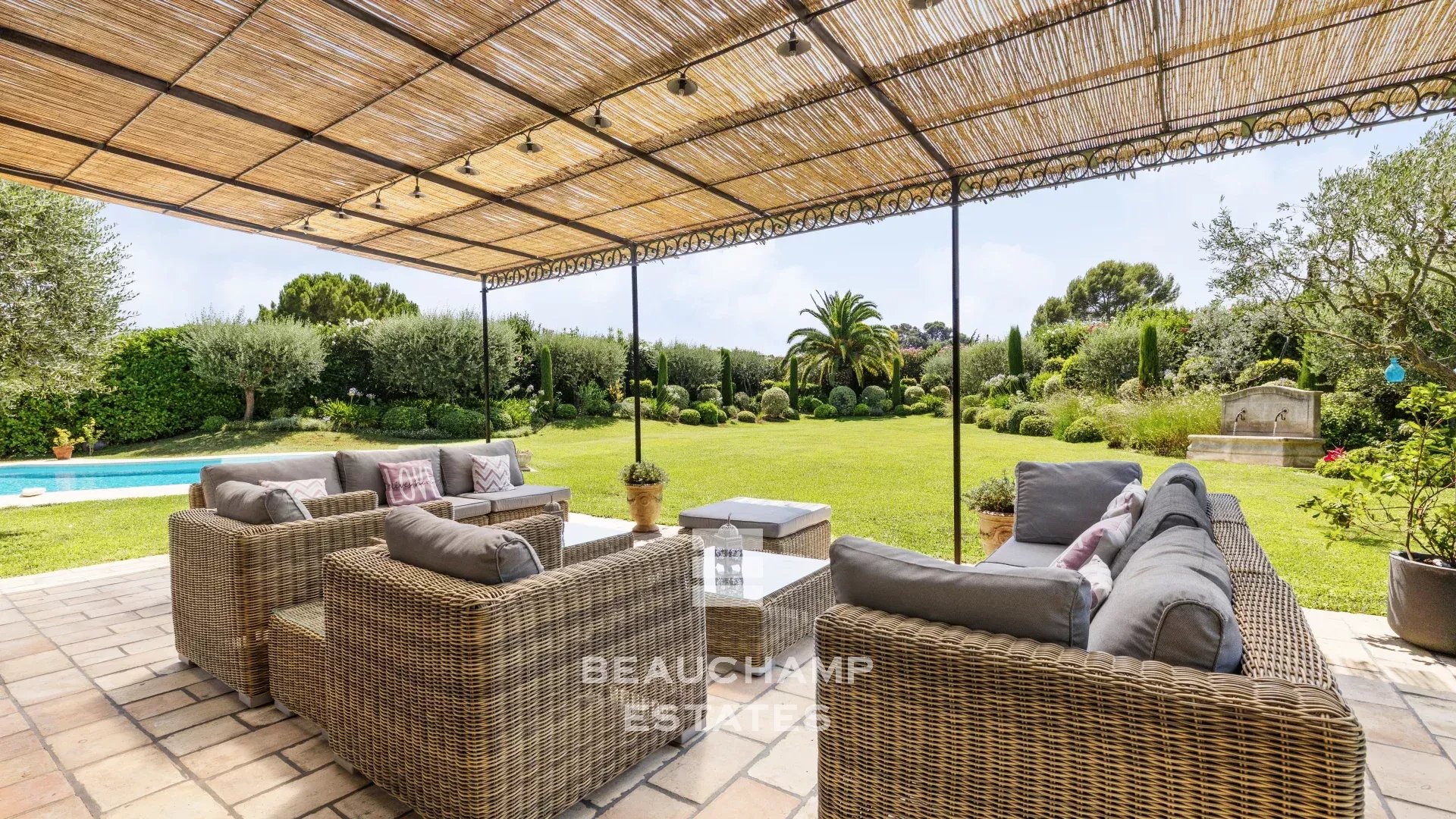 4-bedroom Provençal villa in Mougins with swimming pool 4-bedroom Provençal villa in Mougins with swimming pool
