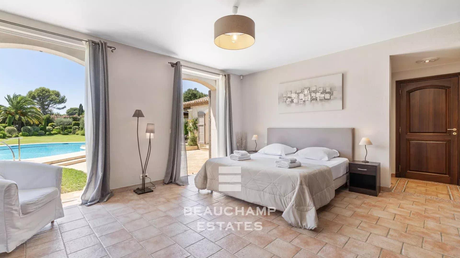 4-bedroom Provençal villa in Mougins with swimming pool 4-bedroom Provençal villa in Mougins with swimming pool