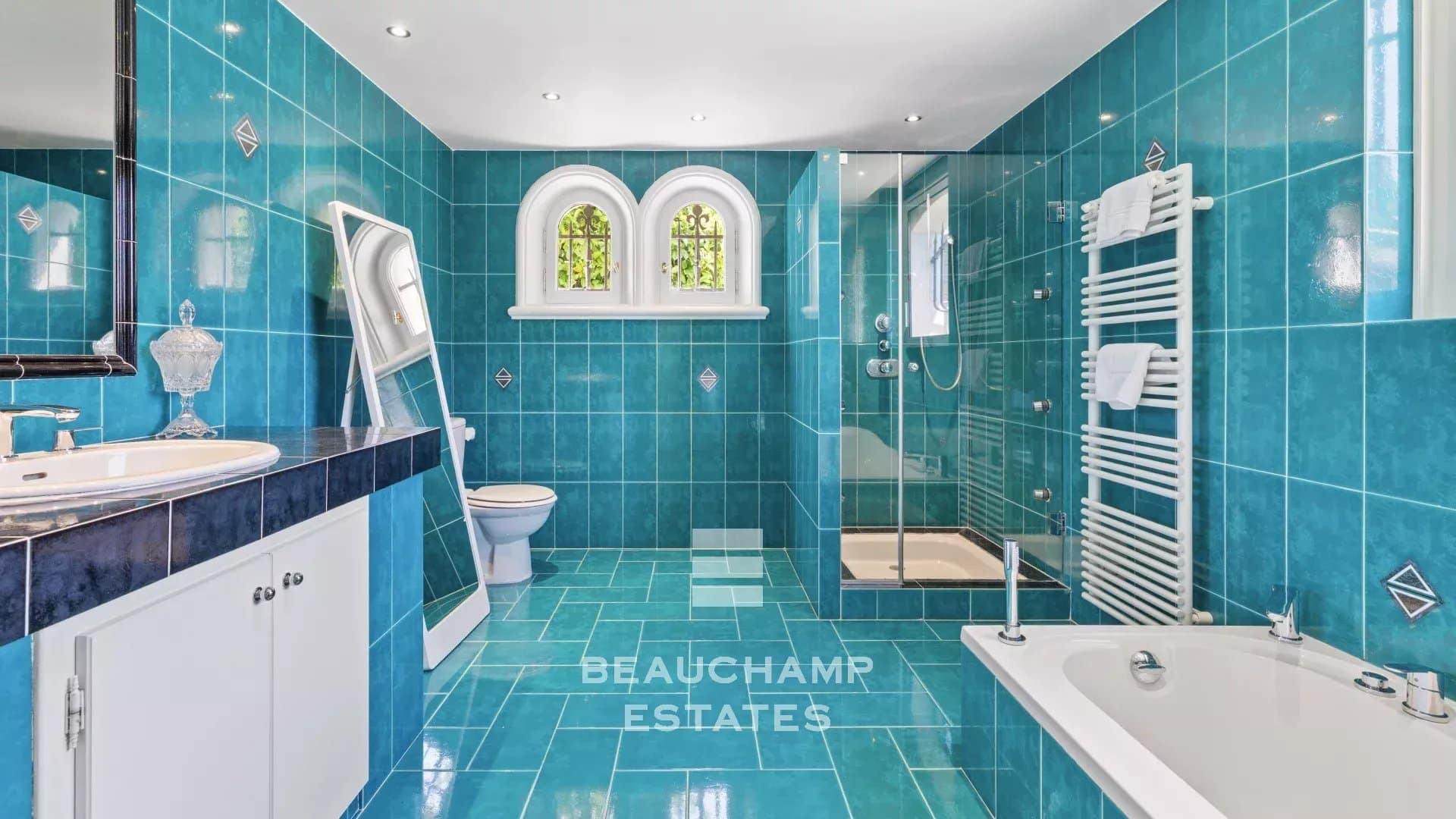 4-bedroom Provençal villa in Mougins with swimming pool 4-bedroom Provençal villa in Mougins with swimming pool
