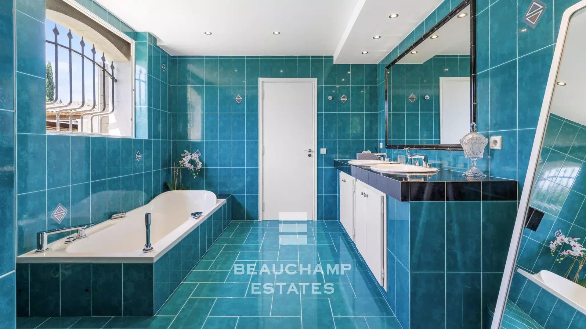 4-bedroom Provençal villa in Mougins with swimming pool 4-bedroom Provençal villa in Mougins with swimming pool