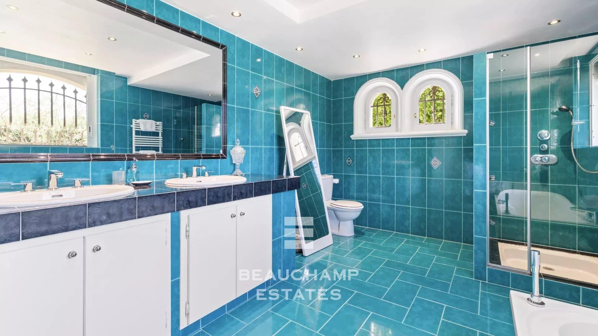 4-bedroom Provençal villa in Mougins with swimming pool 4-bedroom Provençal villa in Mougins with swimming pool