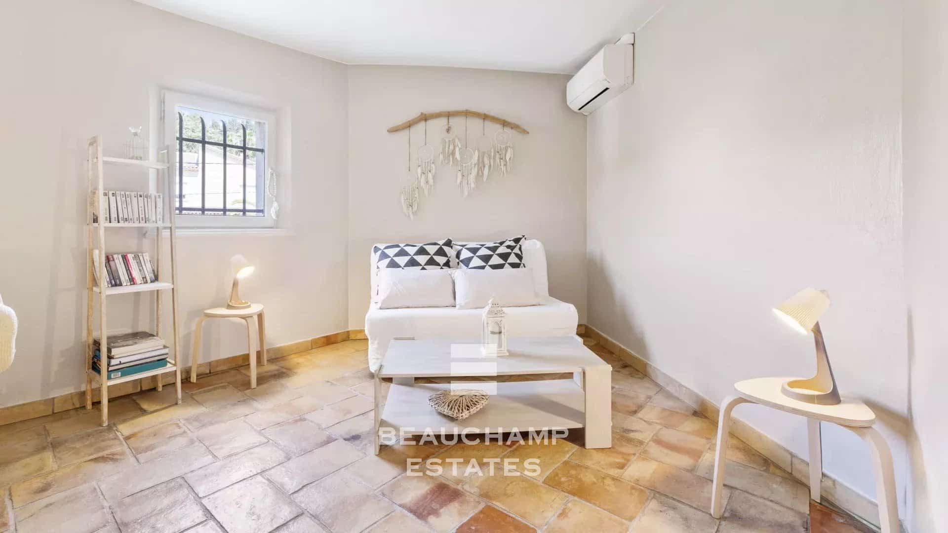 4-bedroom Provençal villa in Mougins with swimming pool 4-bedroom Provençal villa in Mougins with swimming pool