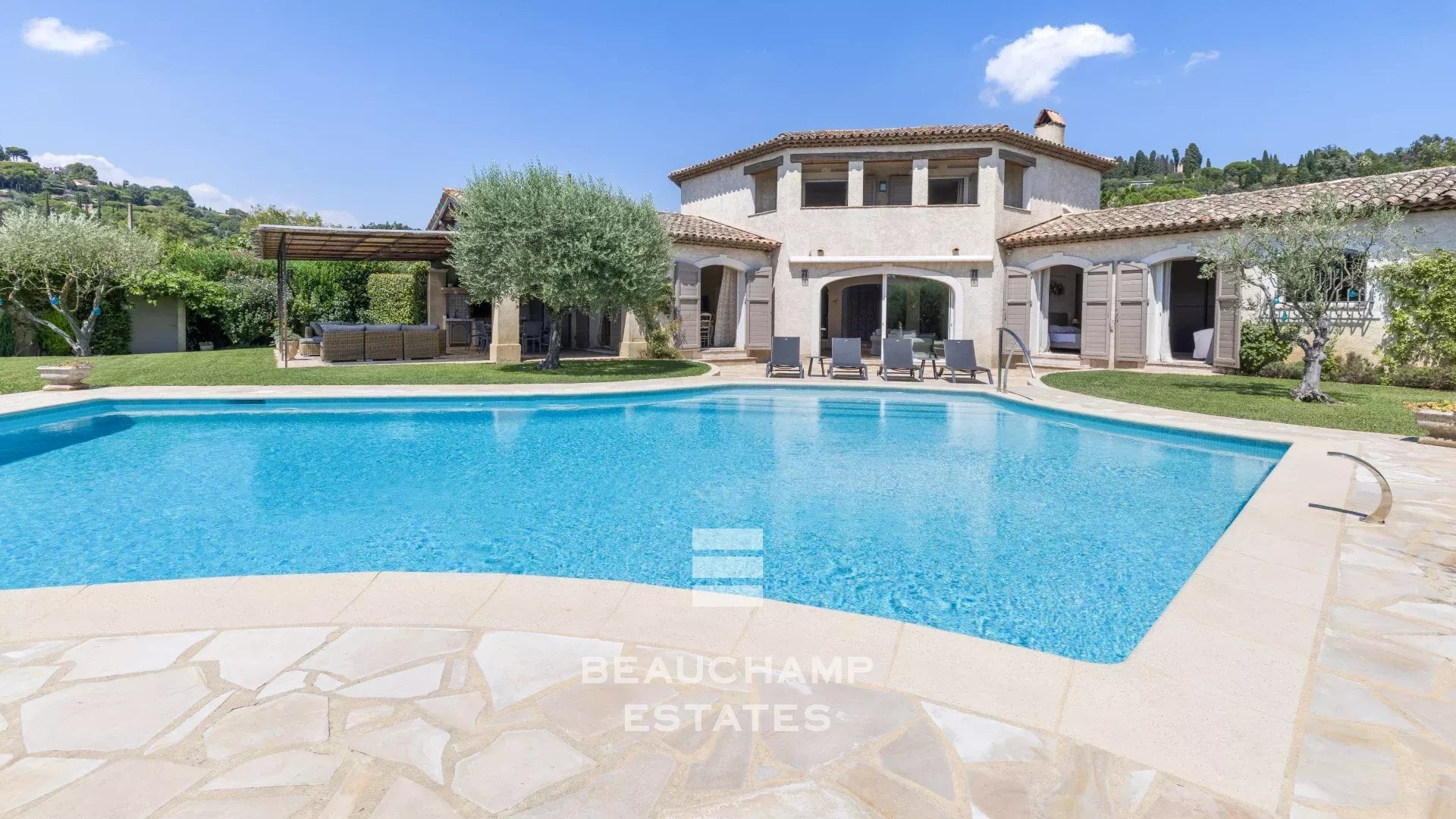 4-bedroom Provençal villa in Mougins with swimming pool 4-bedroom Provençal villa in Mougins with swimming pool