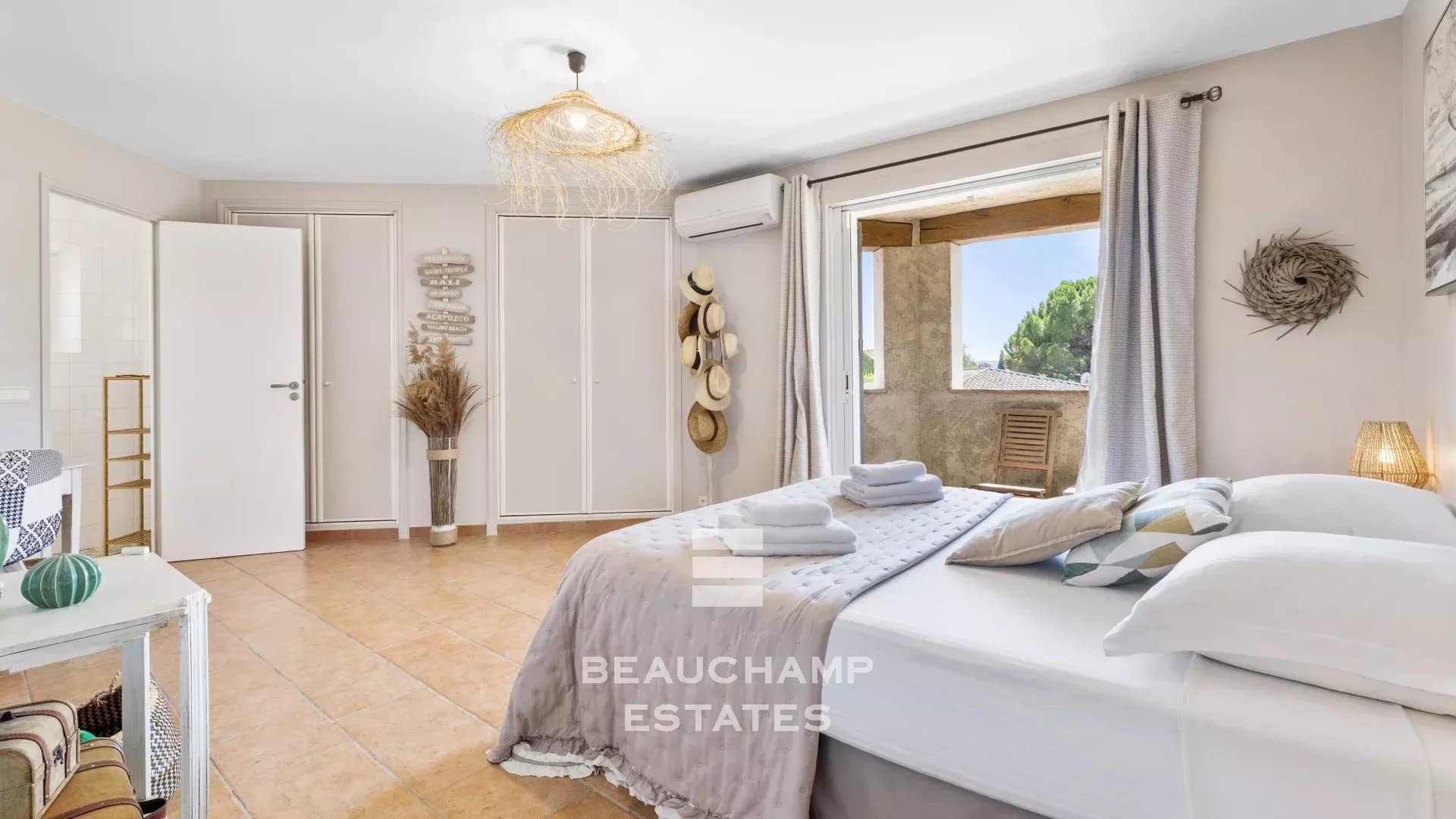 4-bedroom Provençal villa in Mougins with swimming pool 4-bedroom Provençal villa in Mougins with swimming pool