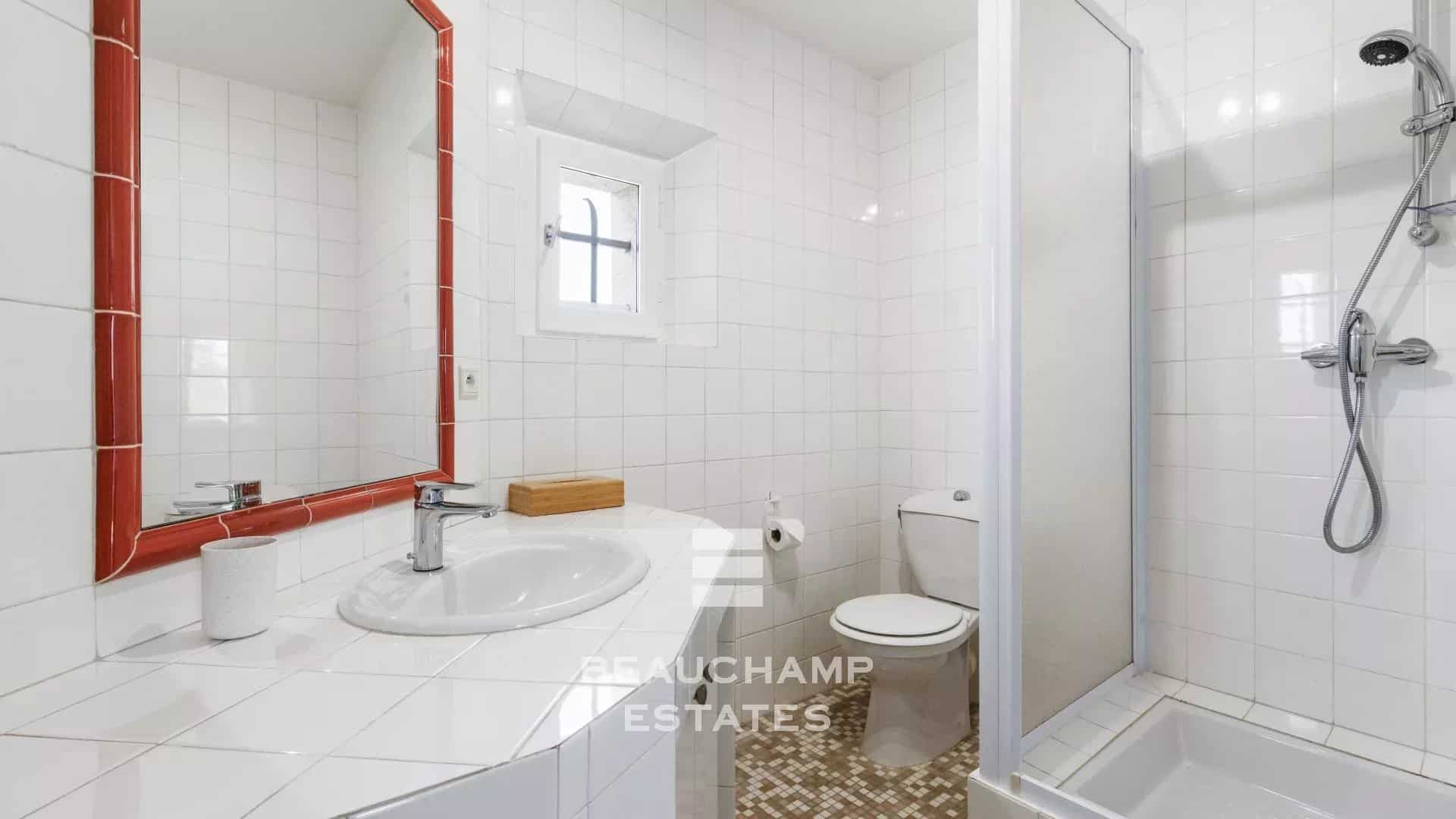 4-bedroom Provençal villa in Mougins with swimming pool 4-bedroom Provençal villa in Mougins with swimming pool