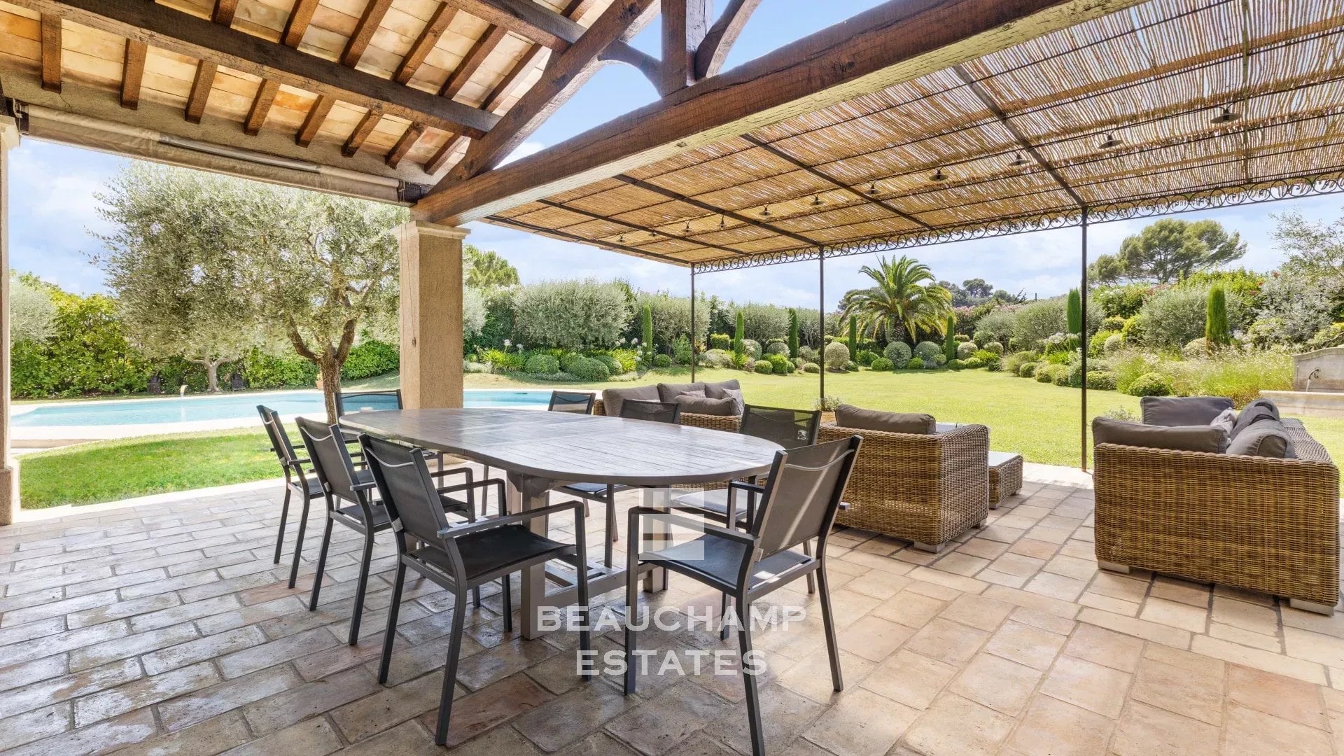 4-bedroom Provençal villa in Mougins with swimming pool 4-bedroom Provençal villa in Mougins with swimming pool