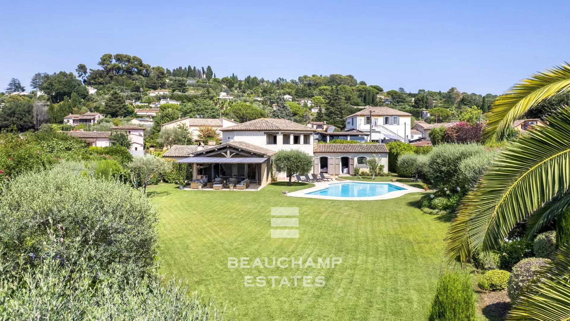 4-bedroom Provençal villa in Mougins with swimming pool 4-bedroom Provençal villa in Mougins with swimming pool