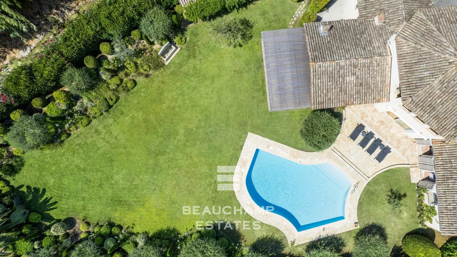 4-bedroom Provençal villa in Mougins with swimming pool 4-bedroom Provençal villa in Mougins with swimming pool
