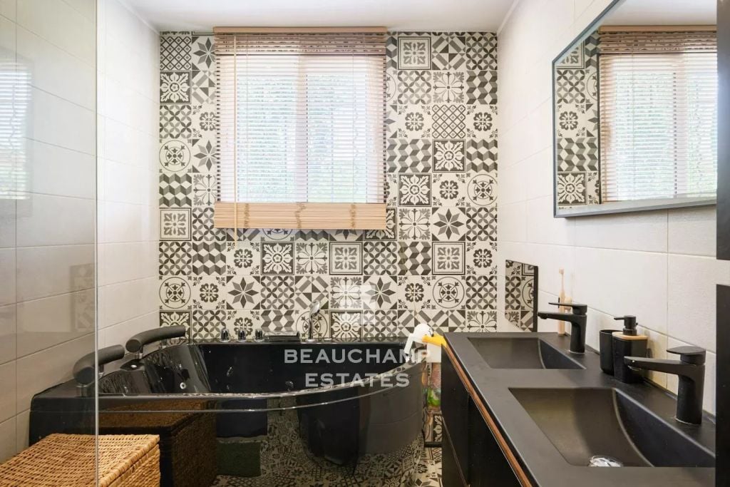 Charming 5-Bedroom Villa with Pool – Mandelieu-la-Napoule