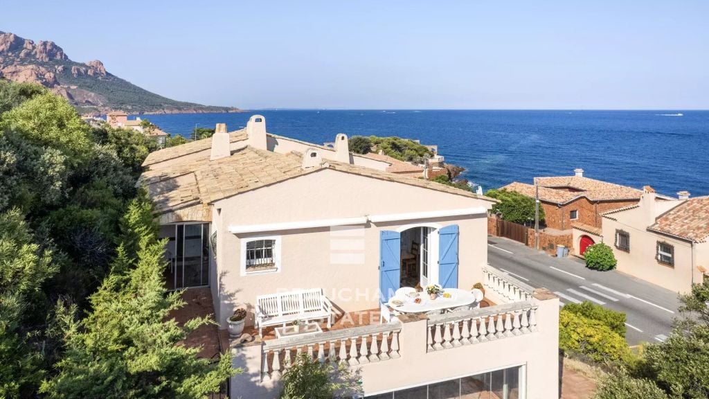 Charming 5-bedroom villa with sea views – Agay